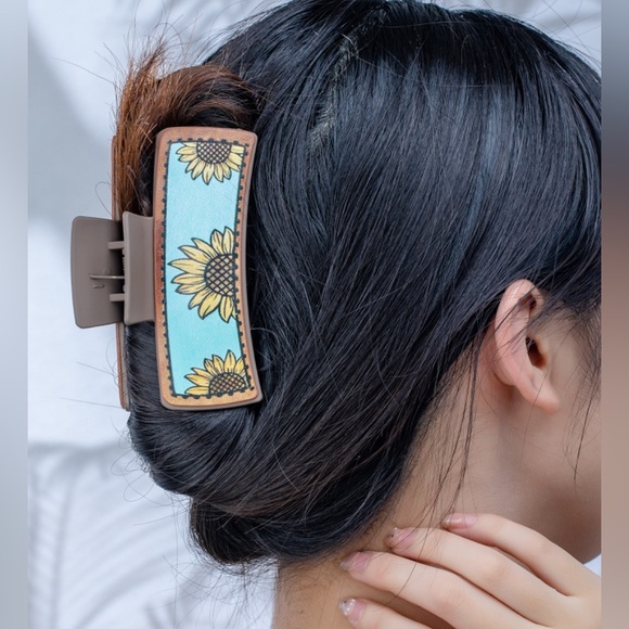 Brown MAMA hair clip - Picture 2 of 3